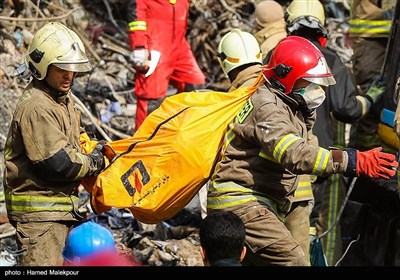 کشف تجهیزات آتش‌نشانان شهید در عملیات آوار برداری ساختمان پلاسکو