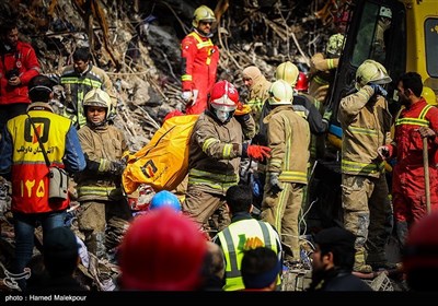 کشف تجهیزات آتش‌نشانان شهید در عملیات آوار برداری ساختمان پلاسکو