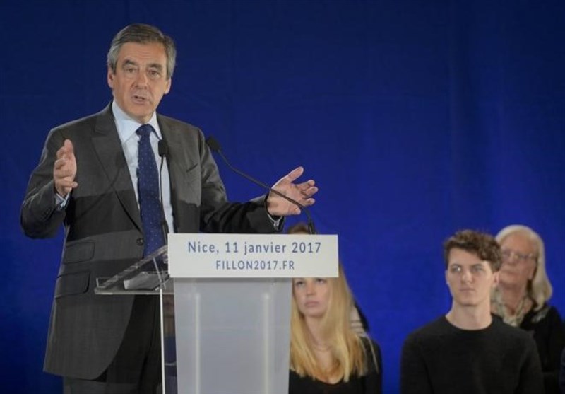 France&apos;s Fillon Says Russia Sanctions Pointless, Dialogue Needed