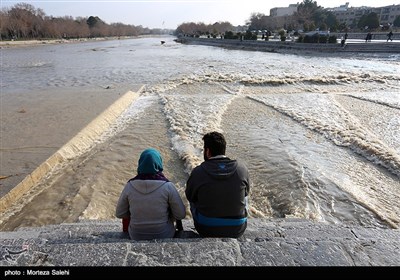 نهر «زاینده رود» فی اصفهان
