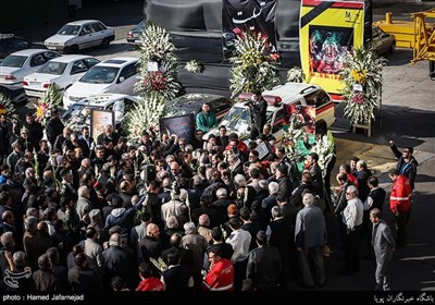 همدردی و عرض تسلیت جمعی از مداحان به آتش نشانان ایستگاه حسن آباد تهران در پی حادثه فروریختن ساختمان پلاسکو