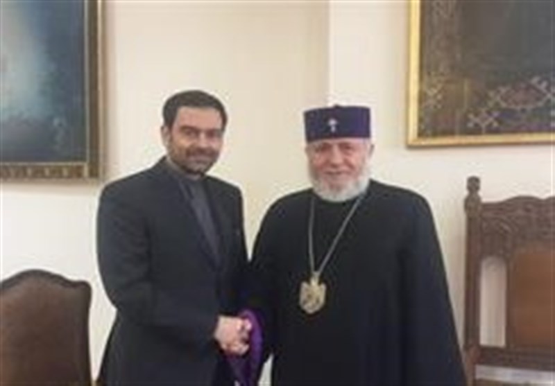 دیدار سفیر ایران در ارمنستان با اسقف ارامنه