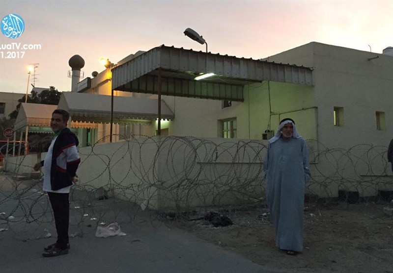 السلطات البحرینیة تُغلق مسجد الدراز غرب المنامة بالاسلاک الشائکة + صور
