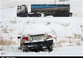 بارش برف تردد تریلی در محور‌های استان همدان را ممنوع کرد