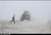 85 خودروی گرفتار شده در برف و کولاک اردبیل نجات یافتند