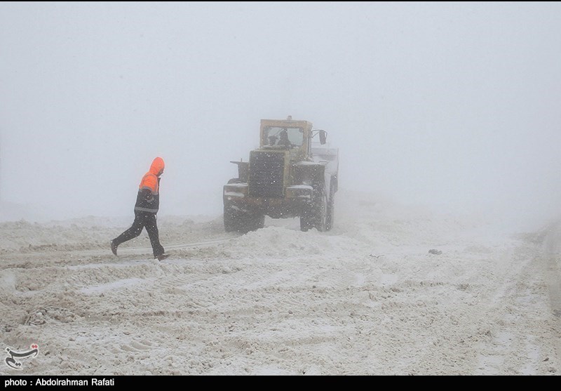 85 خودروی گرفتار شده در برف و کولاک اردبیل نجات یافتند