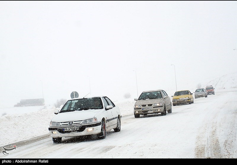 تمام محورهای استان همدان لغزنده و باز است‌