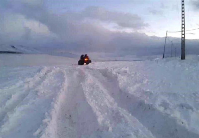 بارش شدید برف راه ارتباطی 85 روستای بیرانشهر را مسدود کرد