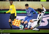 دیدار تیم های فوتبال استقلال و پیکان