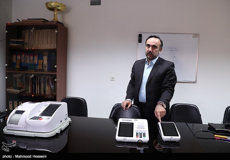 توضیح امیر شجاعان مسئول برگزاری انتخابات الکترونیکی در مورد دستگاه احراز هویت و صندوق اخذ رای الکترونیکی