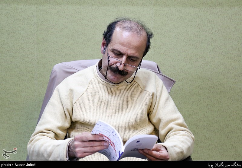 مصطفی علیپور شاعر و منتقد در نشست نقدکتاب چه تنهاست ماه