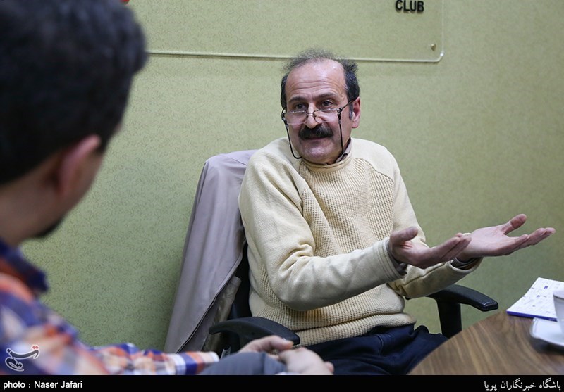 مصطفی علیپور شاعر و منتقد در نشست نقدکتاب چه تنهاست ماه