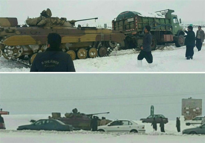 ارتش برای کمک به مردم گرفتار در برف &quot;نفربر و تانک&quot; اعزام کرد + عکس