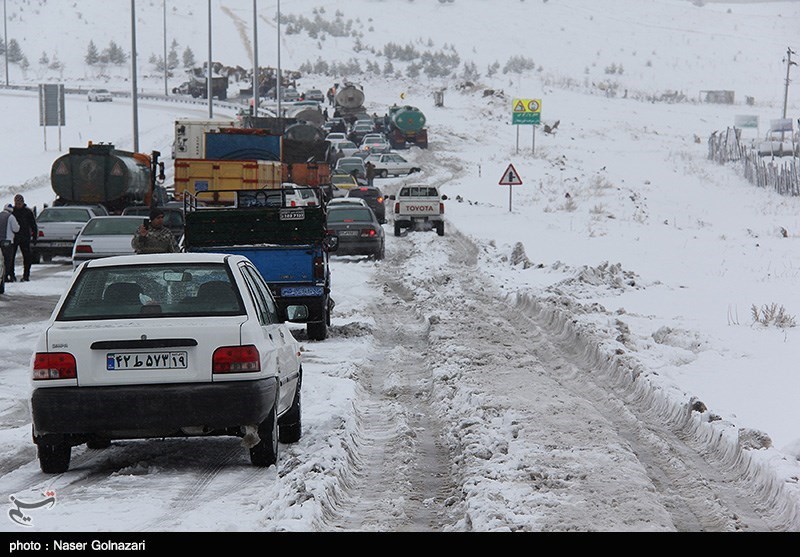 80 مسافر نهاوندی در راه مانده اسکان داده شدند