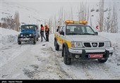کولاک در محورهای مواصلاتی استان زنجان/ تردد در جاده‌ها با زنجیرچرخ امکان‌پذیر است