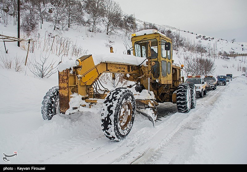 محور کرج-چالوس بازگشایی شد/ امداد رسانی به خودروهای در راه مانده/ ممنوعیت تردد در بسیاری از محورها