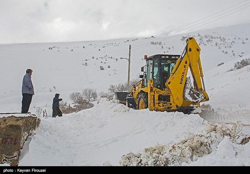 بیش از 9 هزار کیلومتر از محورهای استان لرستان برف‌روبی شد