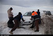 برف، کولاک و مه محورهای مواصلاتی استان زنجان را فراگرفته است