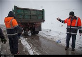 فعالیت 24 اکیپ راهداری در جاده‌های برفی استان گلستان