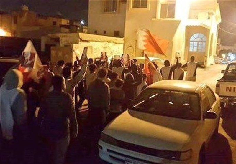 تظاهرات مردان و زنان کفن‌پوش بحرینی در حمایت از شیخ عیسی قاسم+فیلم و تصاویر
