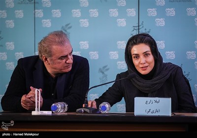 لیلا زارع بازیگر فیلم خانه دیگری در نشست خبری - سی‌وپنجمین جشنواره فیلم فجر