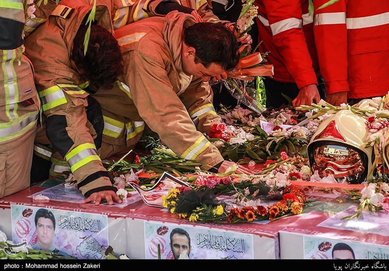 16 اصله نهال به یاد 16 شهید آتش نشان حادثه پلاسکو در ایلام غرس شد