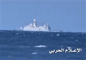 القوة البحریة الیمنیة تستهدف بارجة حربیة سعودیة+فیدیو