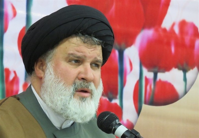 انقلاب اسلامی از منظر ماهیت و جامعیت با همه انقلاب‌های دنیا متفاوت است