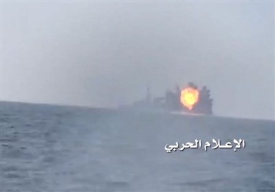 لحظه انهدام ناوچه عربستانی در سواحل یمن
