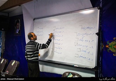 جلسه کمیته اقتصادی جبهه مردمی نیروهای انقلاب اسلامی در موسسه گفتمان انقلاب اسلامی