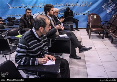 جلسه کمیته اقتصادی جبهه مردمی نیروهای انقلاب اسلامی در موسسه گفتمان انقلاب اسلامی