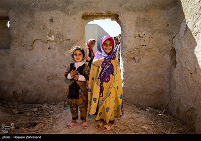 زندگی روزه مره در روستای گله بچه؛ در گذشته 200 خانواده در این روستا زندگی می کردند اما بعد از خشکسالی و خشک شدن رودخانه هیرمند، این عدد به حدود 30 خانواده کاهش پیدا کرد.