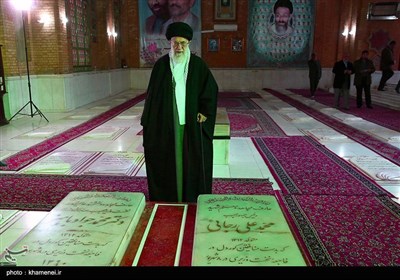 Ayatollah Khamenei Pays Homage to Late Founder of Iran’s Islamic Republic