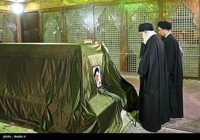 امام خامنہ ای کی گلزار شہداء اور امام خمینی کے مزار پر حاضری