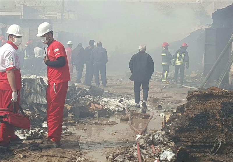 حریق در انبار پتو در اهواز/ حضور امدادگران مانع توسعه آتش شد+تصاویر