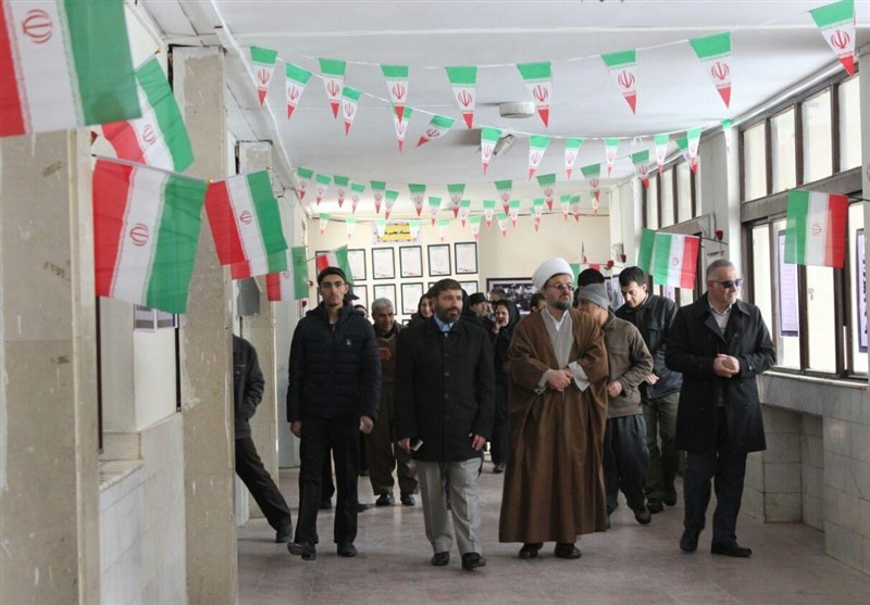 نمایشگاه عکس انقلاب دهه فجر در دانشگاه کردستان برپا شد