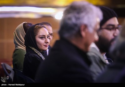 ترلان پروانه در نشست خبری فیلم فِراری - سی و پنجمین جشنواره فیلم فجر