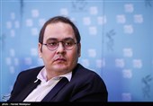 رضا داوودنژاد بازیگر در نشست خبری فیلم فِراری - سی و پنجمین جشنواره فیلم فجر