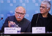 پرویز آبنار صدابردار و علیرضا داوودنژاد کارگردان در نشست خبری فیلم فِراری - سی و پنجمین جشنواره فیلم فجر