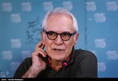 محمود کلاری مدیر فیلمبرداری در نشست خبری فیلم فِراری - سی و پنجمین جشنواره فیلم فجر