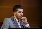 سعید عزت‌اللهی بازیکن فوتبال در نشست خبری فیلم فِراری - سی و پنجمین جشنواره فیلم فجر