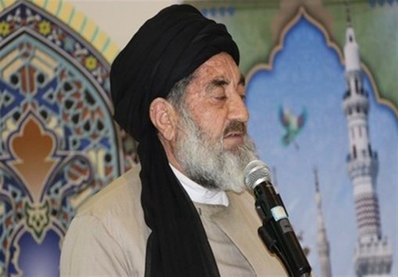 مولوی حسینی: دشمن ‌از طریق فضای مجازی ناجوانمردانه علیه قرآن و مسلمانان تلاش می‌کند
