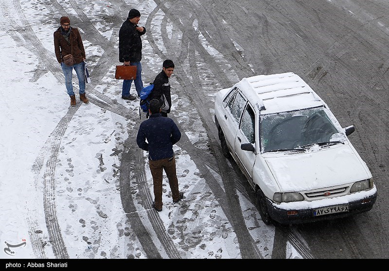 فرمانداری فیروزکوه هم‌وطنان گرفتار در برف ‌را اسکان داد