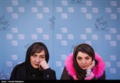 نازنین بیاتی و هانیه توسلی بازیگر در نشست خبری فیلم مادری - سی و پنجمین جشنواره فیلم فجر