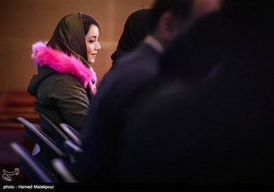 نازنین بیاتی بازیگر در نشست خبری فیلم مادری - سی و پنجمین جشنواره فیلم فجر
