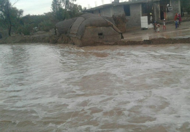 منازل مسکونی محله &quot;حسن آباد&quot; شهر دلگان در محاصره سیلاب
