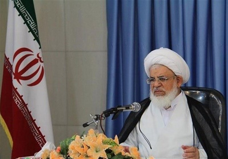 یزد | استکبار به دنبال قرار دادن ملت ایران در برابر دولت و نظام است