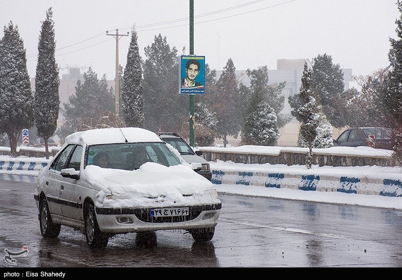 تردد در گردنه‌های برف‌گیر استان فارس تنها با زنجیر چرخ ممکن است