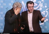 ورود مسعود جعفری جوزانی کارگردان به محل نشست خبری فیلم پشت دیوار سکوت - سی و پنجمین جشنواره فیلم فجر