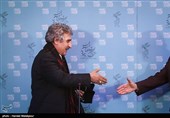 ورود مسعود جعفری جوزانی کارگردان به محل نشست خبری فیلم پشت دیوار سکوت - سی و پنجمین جشنواره فیلم فجر